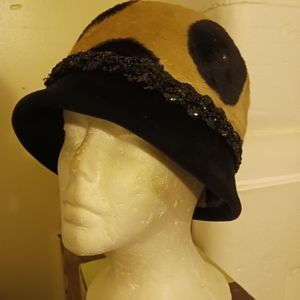 VINTAGE.."DANA MARTE" ORIGINAL  FUR/RHINESTONE ORIG. CLOCHE HAT BY FIRENZE ITALY
